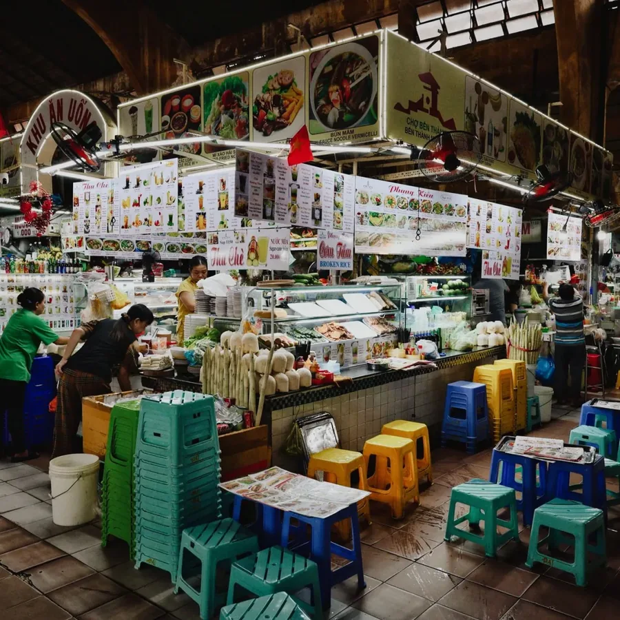 Không gian quán buổi tối